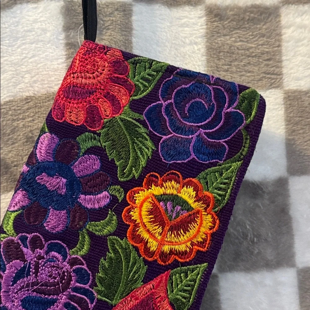 Lucia Imports Floral Embroidered Women's Clutch Purse